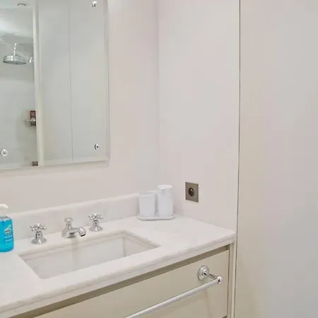 Kristine - Luxury 2br Saint-germain Notre-dame Apartament
