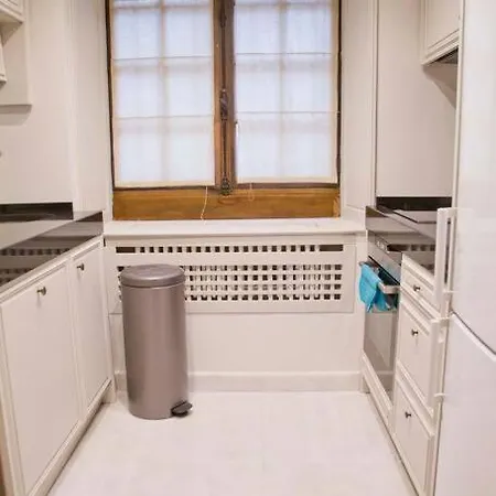 Kristine - Luxury 2br Saint-germain Notre-dame Apartament *