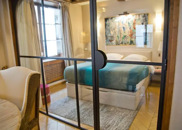 Kristine - Luxury 2br Saint-germain Notre-dame Apartamento *