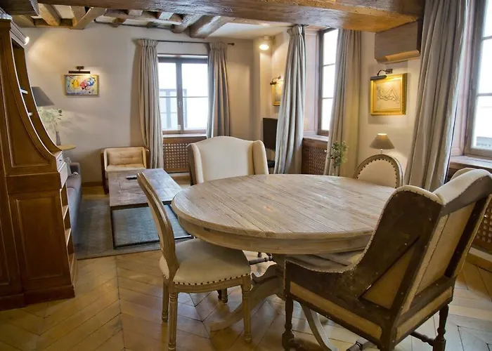 Kristine - Luxury 2br Saint-germain Notre-dame Apartamento París