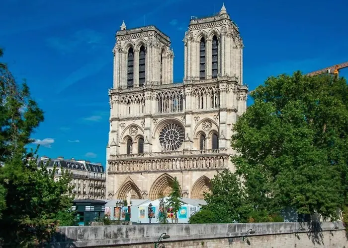 Kristine - Luxury 2br Saint-germain Notre-dame Apartamento París