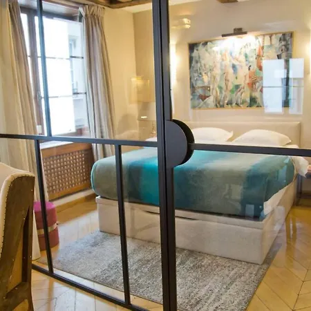 Kristine - Luxury 2br Saint-germain Notre-dame Апартаменты *